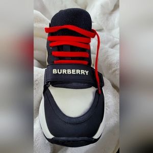 Burberry Ramsey  sneakers.